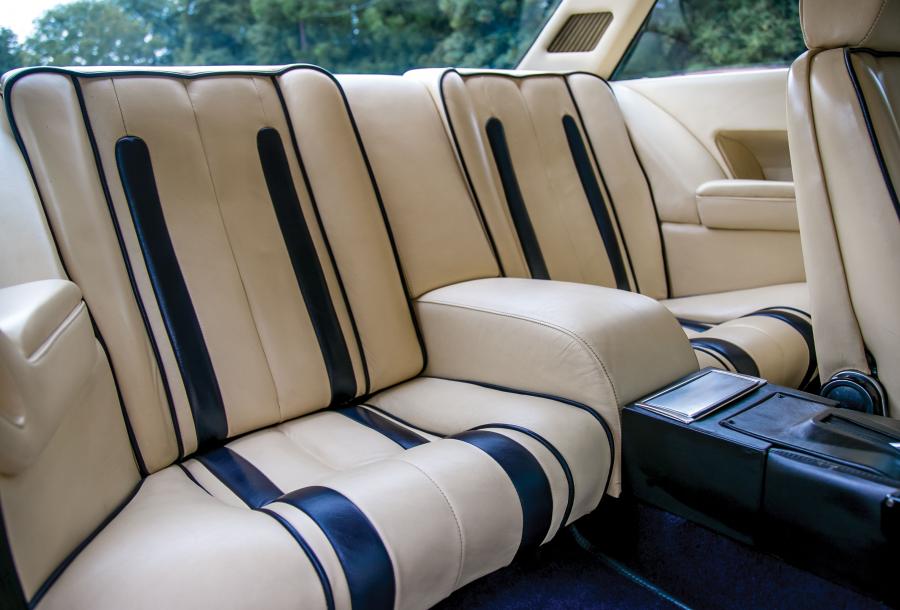Интерьер Ferrari 400 Automatic i 1980 года  (UK) (фото 12 из 21)